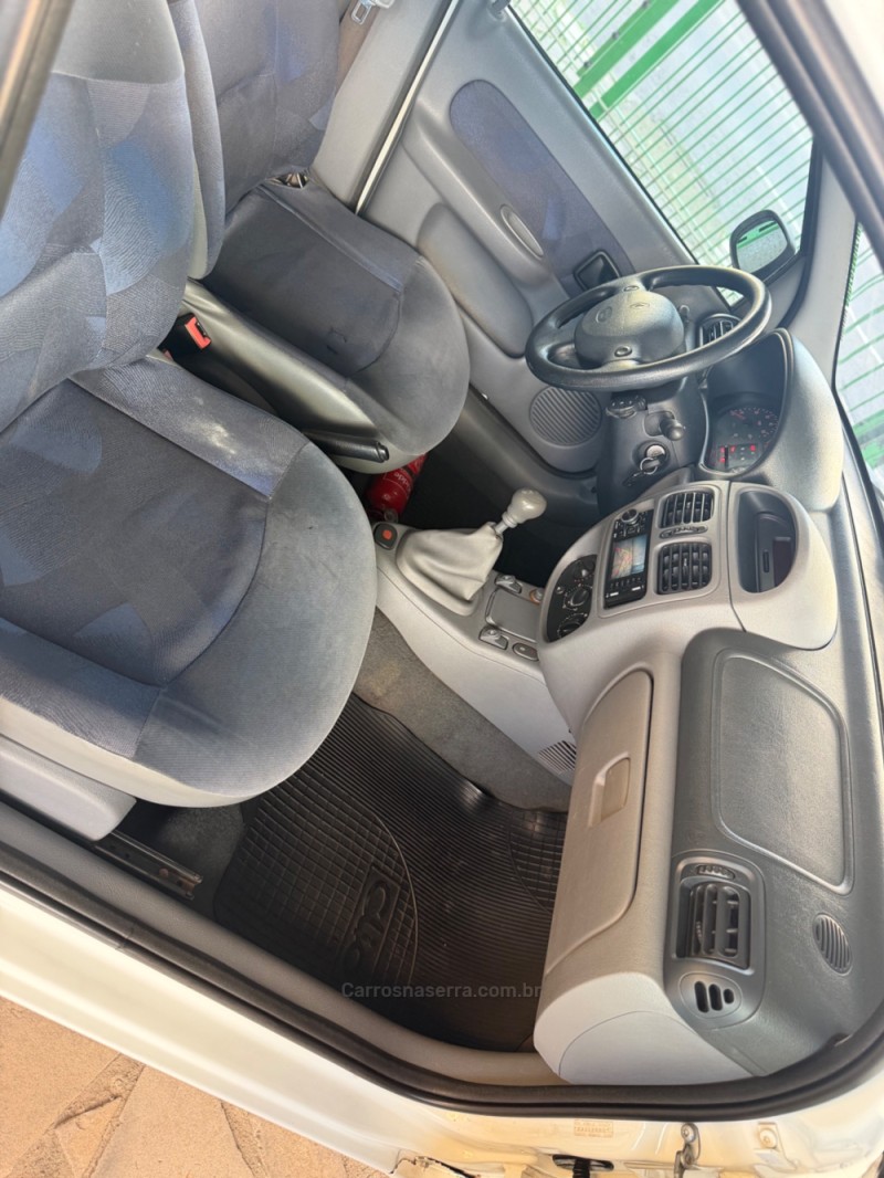 CLIO 1.0 RN 16V GASOLINA 4P MANUAL - 2002 - CAXIAS DO SUL