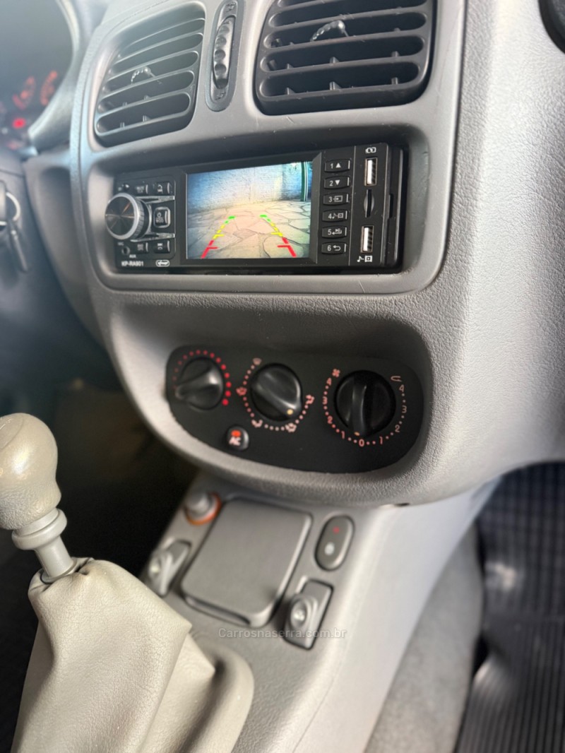 CLIO 1.0 RN 16V GASOLINA 4P MANUAL - 2002 - CAXIAS DO SUL