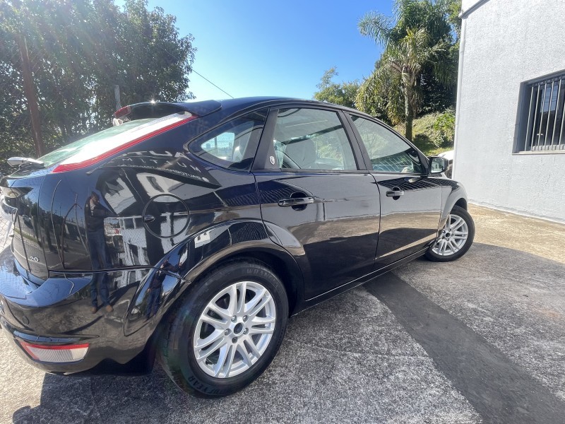 FOCUS 2.0 GHIA 16V GASOLINA 4P MANUAL - 2009 - CAXIAS DO SUL