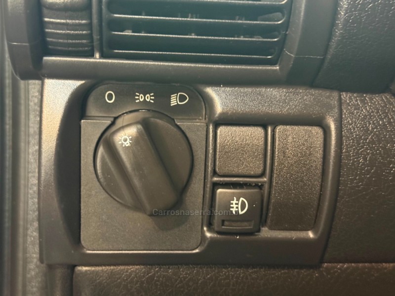 CORSA 1.0 MPFI CLASSIC SEDAN 8V GASOLINA 4P MANUAL - 2004 - BENTO GONçALVES