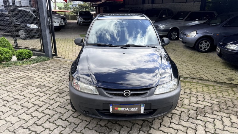 CELTA 1.0 MPFI VHC SUPER 8V FLEX 4P MANUAL - 2003 - NOVA PETRóPOLIS