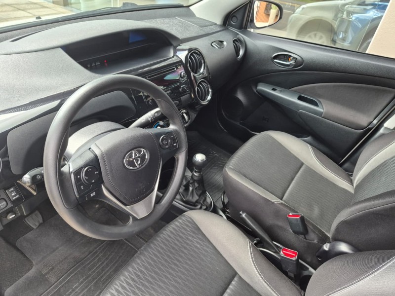 ETIOS 1.5 XS 16V FLEX 4P MANUAL - 2017 - NOVA PETRóPOLIS