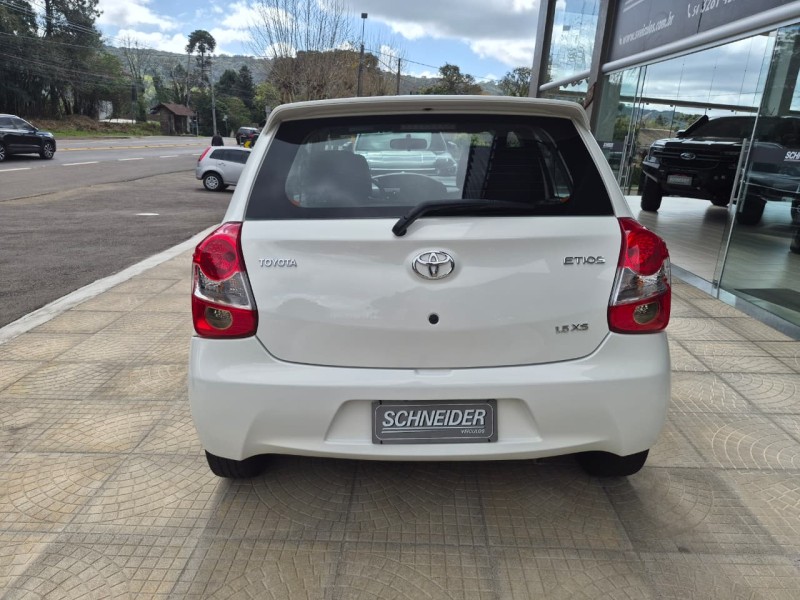 ETIOS 1.5 XS 16V FLEX 4P MANUAL - 2017 - NOVA PETRóPOLIS