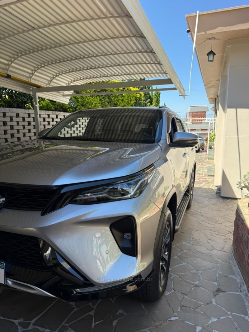 HILUX SW4 2.8 4X4 SRX PLATINUM TURBO DIESEL 4P AUTOMÁTICO - 2024 - VERANóPOLIS