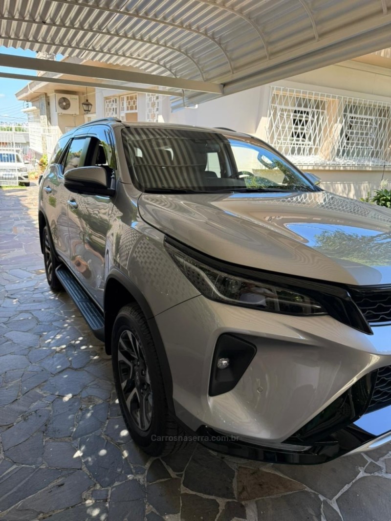HILUX SW4 2.8 4X4 SRX PLATINUM TURBO DIESEL 4P AUTOMÁTICO - 2024 - VERANóPOLIS