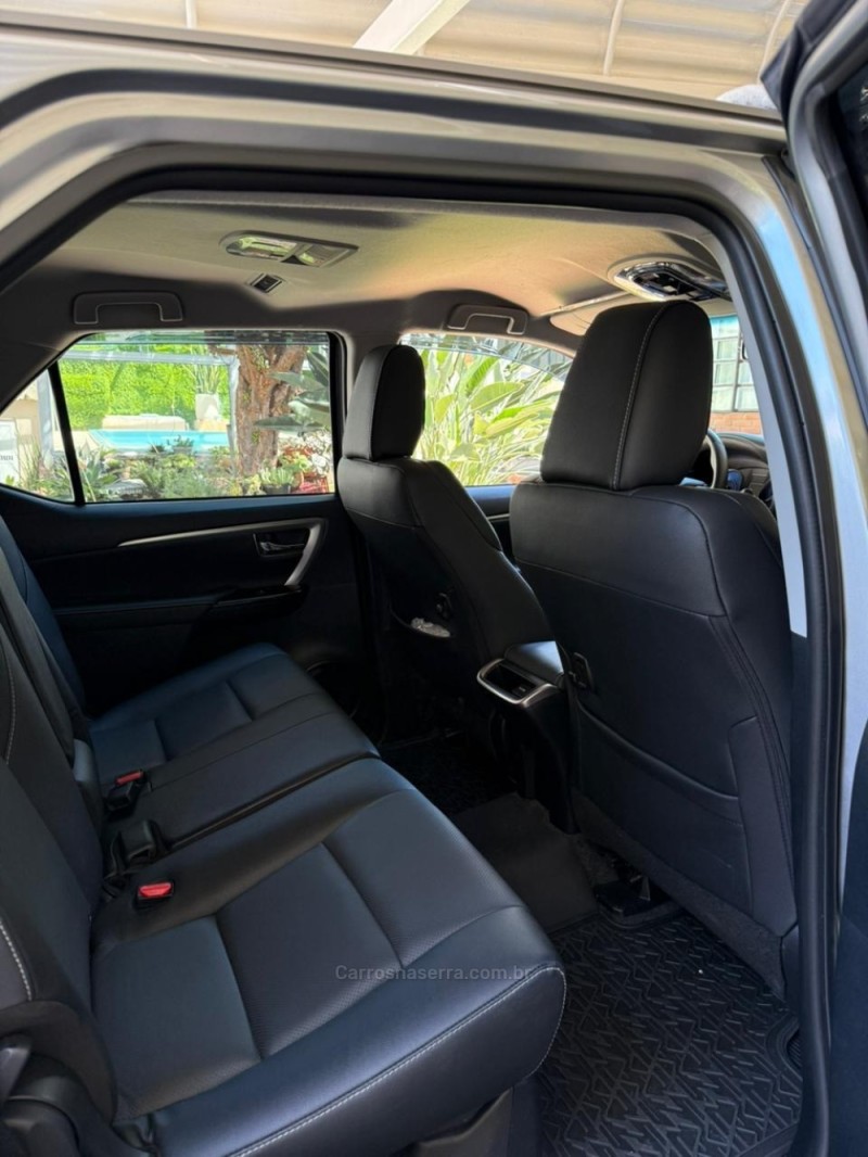HILUX SW4 2.8 4X4 SRX PLATINUM TURBO DIESEL 4P AUTOMÁTICO - 2024 - VERANóPOLIS