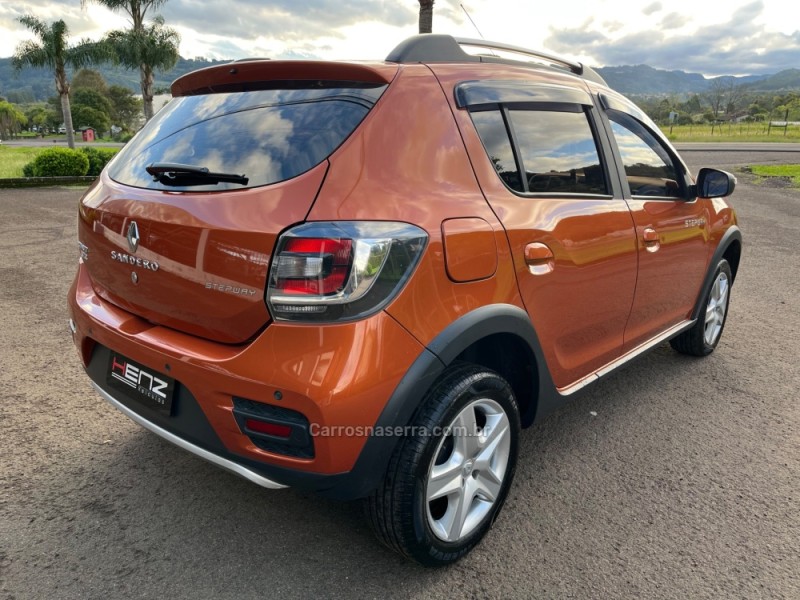 SANDERO 1.6 STEPWAY 16V FLEX 4P MANUAL - 2018 - BOM PRINCíPIO