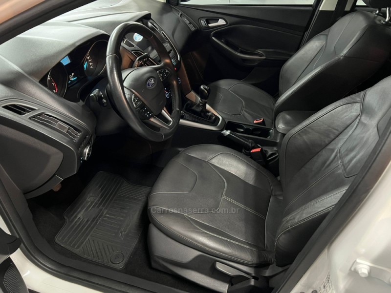 FOCUS 1.6 SE PLUS 16V FLEX 4P MANUAL - 2018 - CAXIAS DO SUL