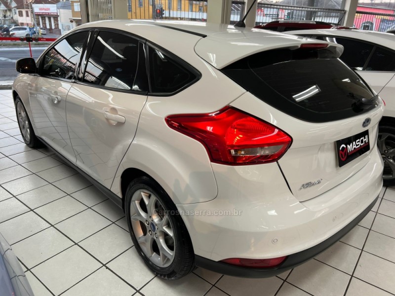 FOCUS 1.6 SE PLUS 16V FLEX 4P MANUAL - 2018 - CAXIAS DO SUL