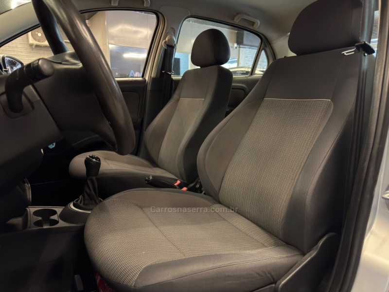 VOYAGE 1.6 MI TREND 8V FLEX 4P MANUAL - 2013 - ESTâNCIA VELHA
