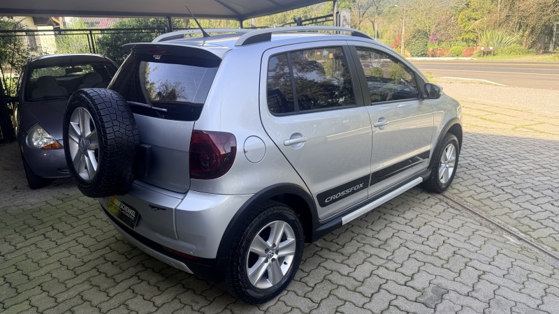 CROSSFOX 1.6 MI FLEX 8V 4P MANUAL - 2011 - NOVA PETRóPOLIS