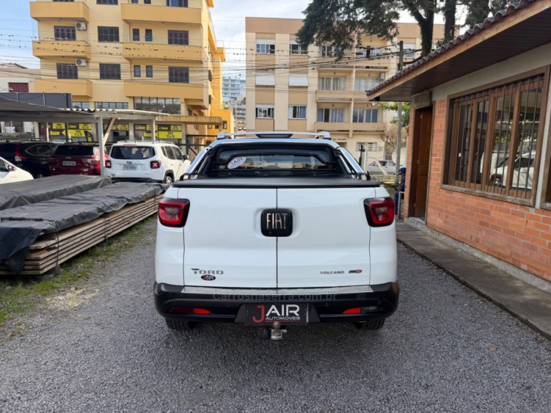 TORO 2.0 16V TURBO DIESEL VOLCANO AT9 4X4 AUTOMÁTICO - 2017 - GARIBALDI