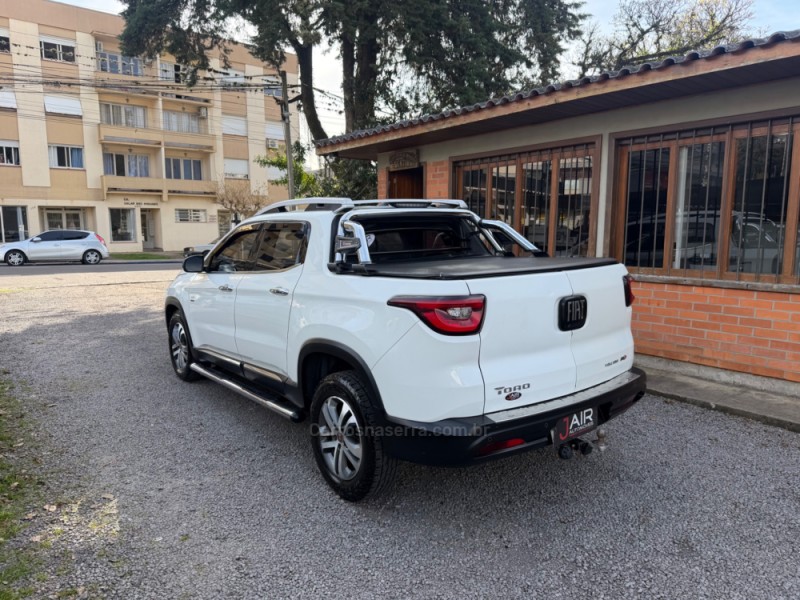 TORO 2.0 16V TURBO DIESEL VOLCANO AT9 4X4 AUTOMÁTICO - 2017 - GARIBALDI