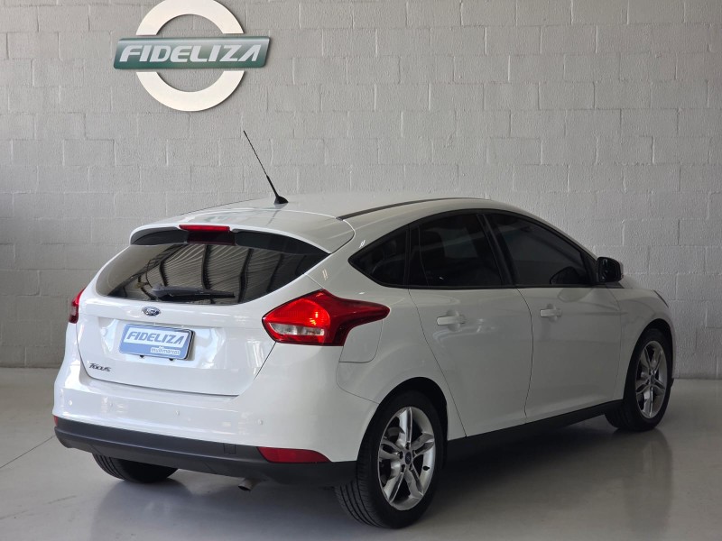 FOCUS 1.6 SE 16V FLEX 4P MANUAL - 2017 - FARROUPILHA