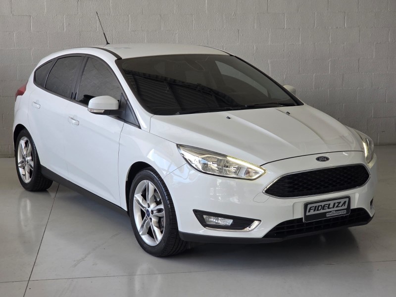 FOCUS 1.6 SE 16V FLEX 4P MANUAL - 2017 - FARROUPILHA