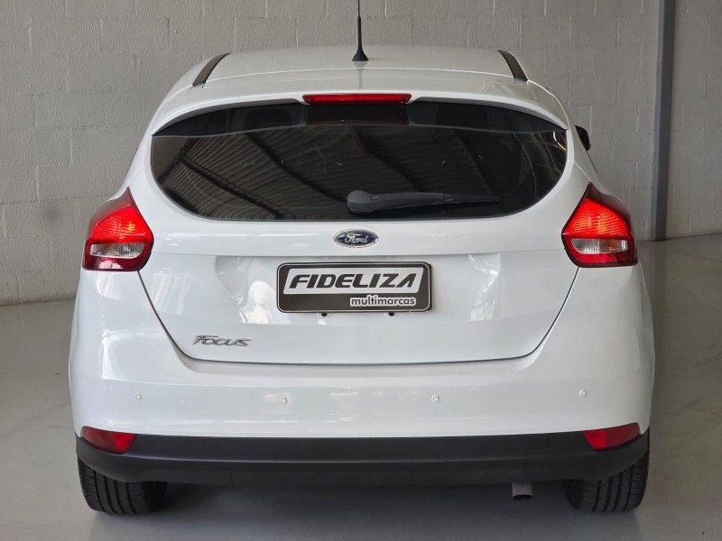 FOCUS 1.6 SE 16V FLEX 4P MANUAL - 2017 - FARROUPILHA