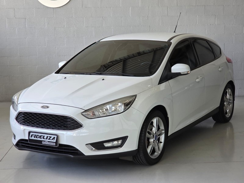 FOCUS 1.6 SE 16V FLEX 4P MANUAL - 2017 - FARROUPILHA