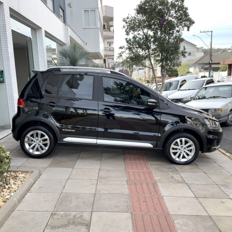 FOX 1.0 MPI TRACK 12V FLEX 4P MANUAL - 2017 - FLORES DA CUNHA
