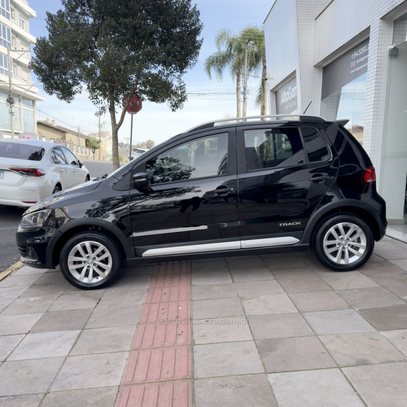 FOX 1.0 MPI TRACK 12V FLEX 4P MANUAL - 2017 - FLORES DA CUNHA