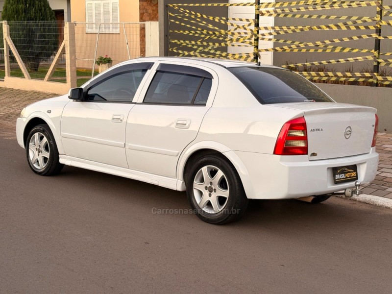 ASTRA 1.8 MPFI COMFORT SEDAN 8V FLEX 4P MANUAL - 2005 - ESTâNCIA VELHA