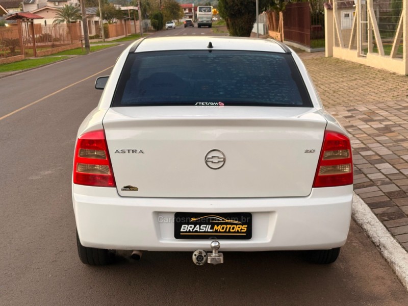 ASTRA 1.8 MPFI COMFORT SEDAN 8V FLEX 4P MANUAL - 2005 - ESTâNCIA VELHA