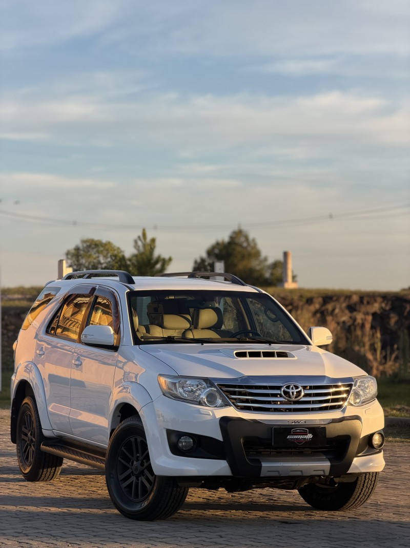 HILUX SW4 3.0 SRV 4X4 7 LUGARES 16V TURBO INTERCOOLER DIESEL 4P AUTOMÁTICO - 2013 - ANTôNIO PRADO