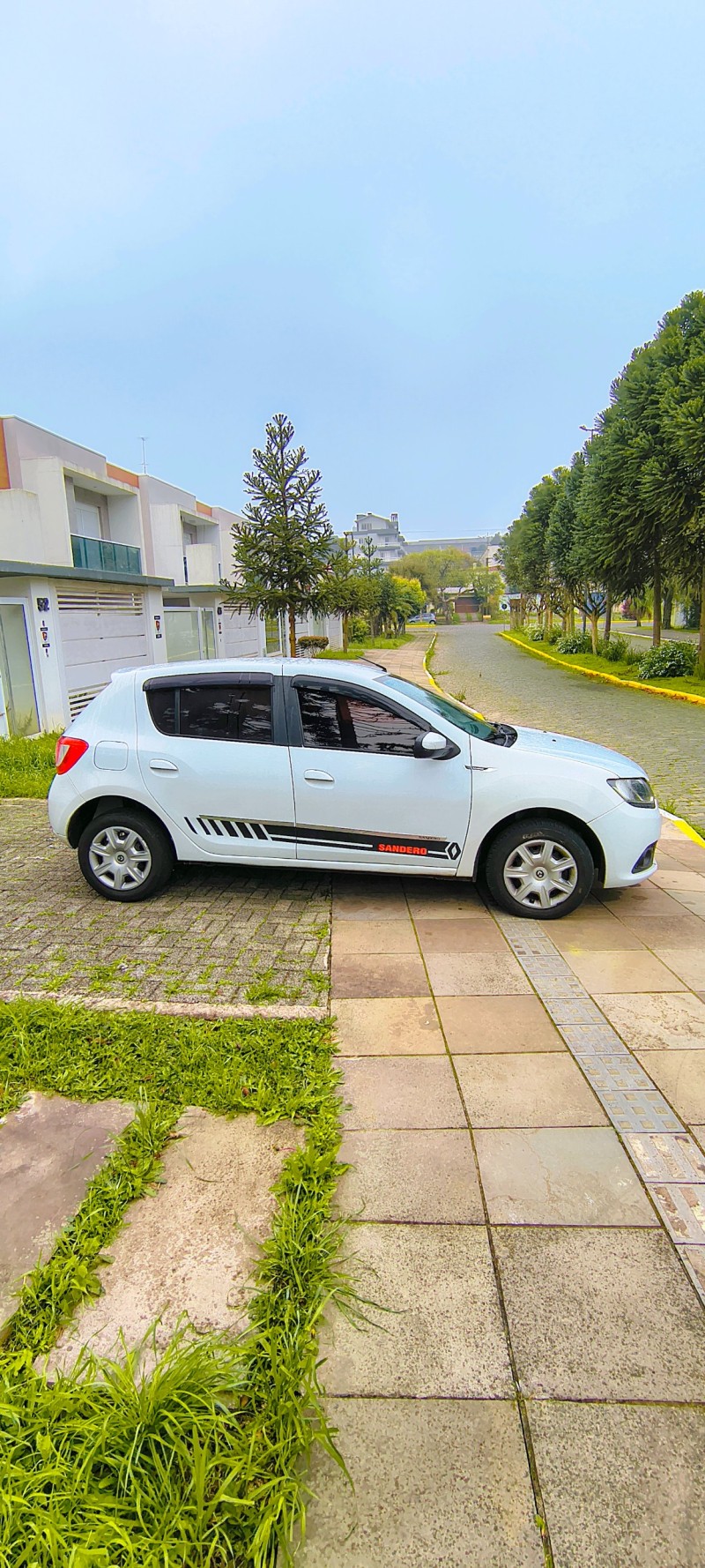 SANDERO 1.0 EXPRESSION 16V FLEX 4P MANUAL - 2013 - FARROUPILHA