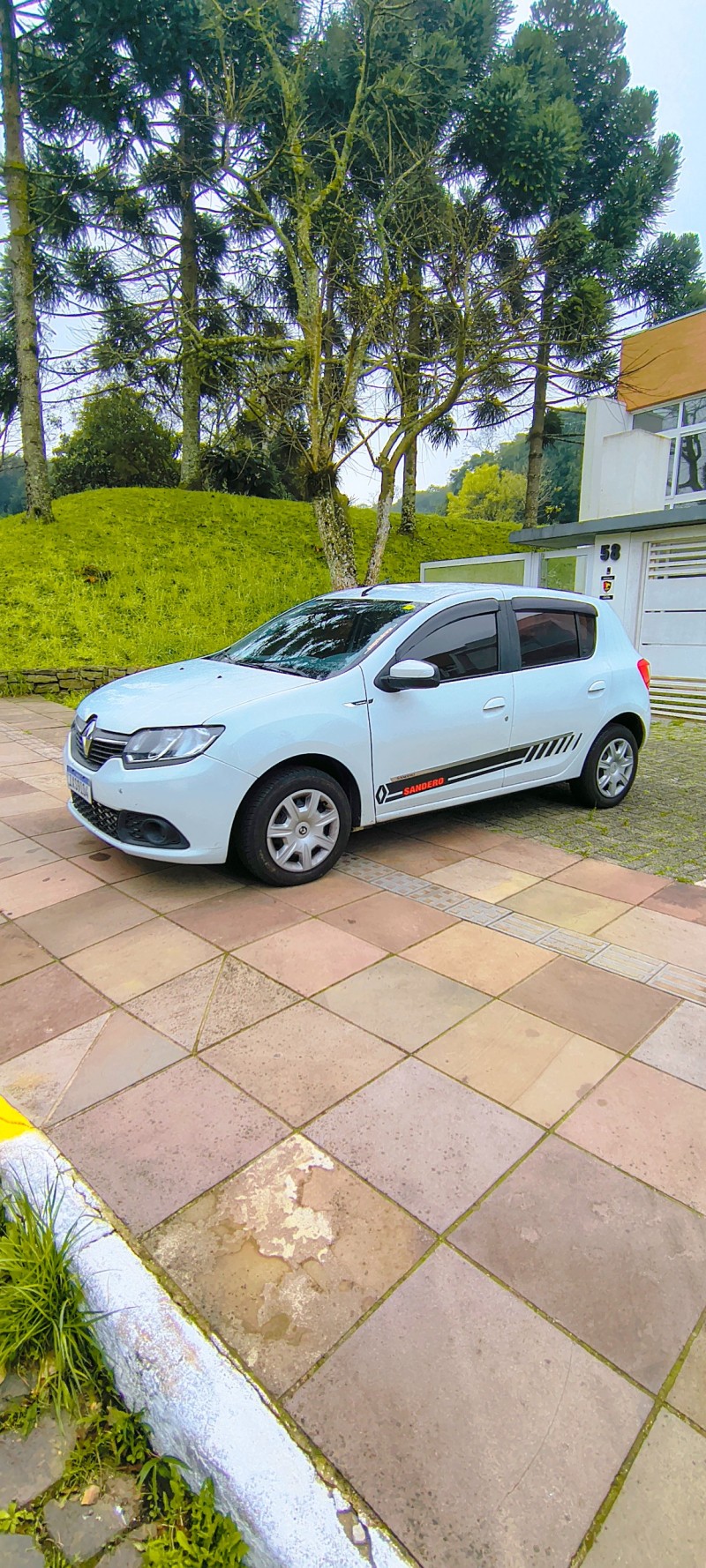 SANDERO 1.0 EXPRESSION 16V FLEX 4P MANUAL - 2013 - FARROUPILHA