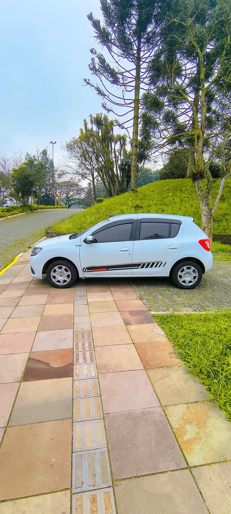 SANDERO 1.0 EXPRESSION 16V FLEX 4P MANUAL - 2013 - FARROUPILHA