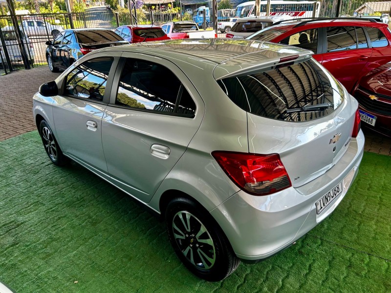 ONIX 1.4 MPFI LTZ 8V FLEX 4P MANUAL - 2015 - SãO SEBASTIãO DO CAí