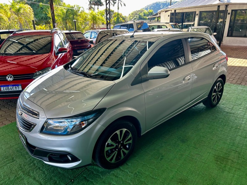 ONIX 1.4 MPFI LTZ 8V FLEX 4P MANUAL - 2015 - SãO SEBASTIãO DO CAí