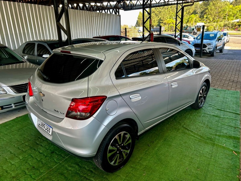 ONIX 1.4 MPFI LTZ 8V FLEX 4P MANUAL - 2015 - SãO SEBASTIãO DO CAí