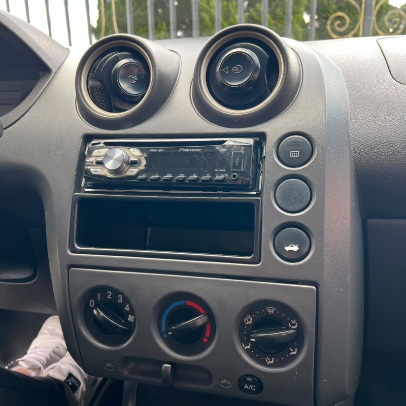 FIESTA 1.0 MPI PERSONNALITÉ 8V FLEX 4P MANUAL - 2005 - CAXIAS DO SUL