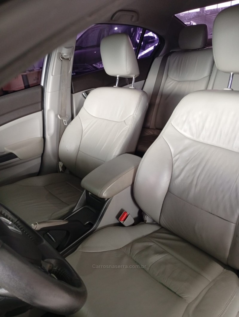 CIVIC 1.8 LXS 16V FLEX 4P AUTOMÁTICO - 2014 - PASSO FUNDO