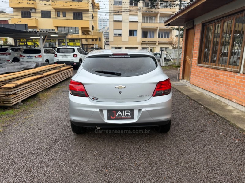 ONIX 1.4 MPFI LTZ 8V FLEX 4P MANUAL - 2015 - GARIBALDI