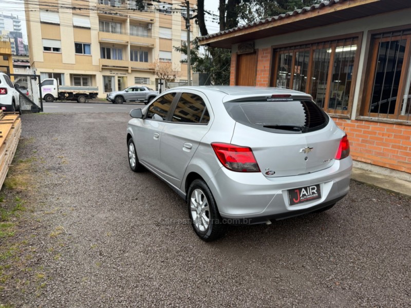 ONIX 1.4 MPFI LTZ 8V FLEX 4P MANUAL - 2015 - GARIBALDI