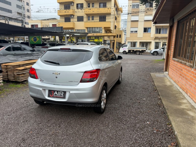 ONIX 1.4 MPFI LTZ 8V FLEX 4P MANUAL - 2015 - GARIBALDI