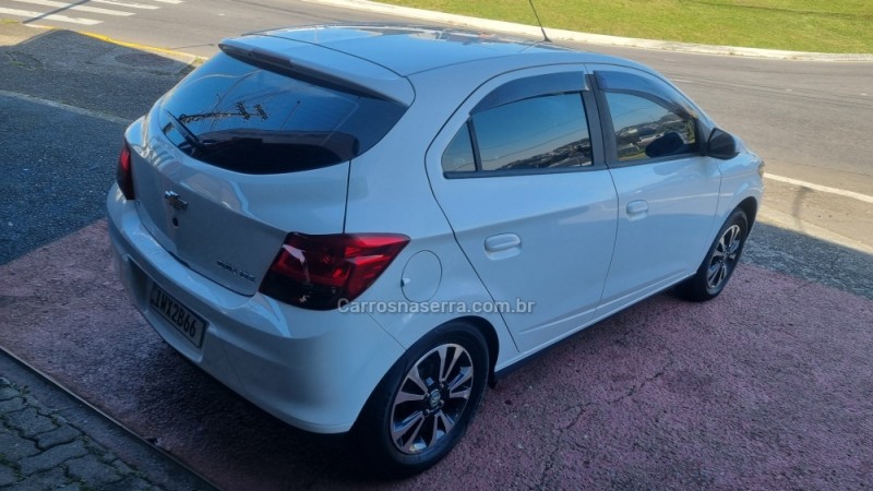 ONIX 1.4 MPFI LTZ 8V FLEX 4P MANUAL - 2015 - FARROUPILHA