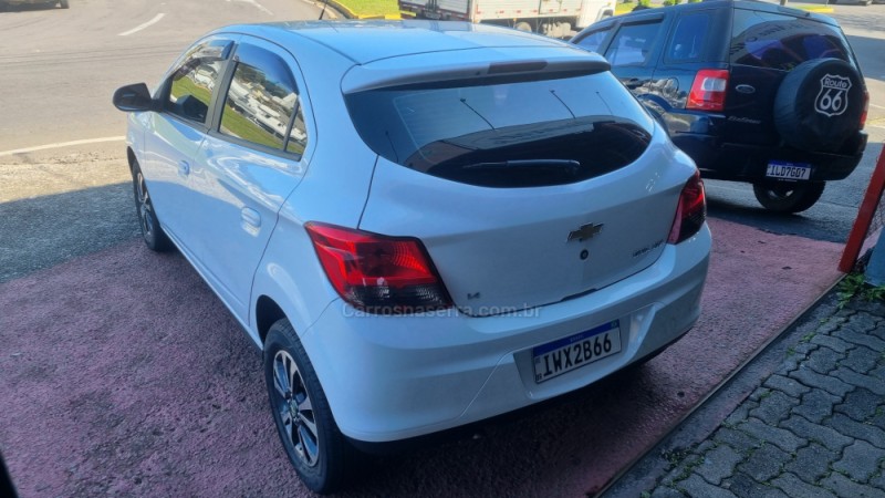 ONIX 1.4 MPFI LTZ 8V FLEX 4P MANUAL - 2015 - FARROUPILHA