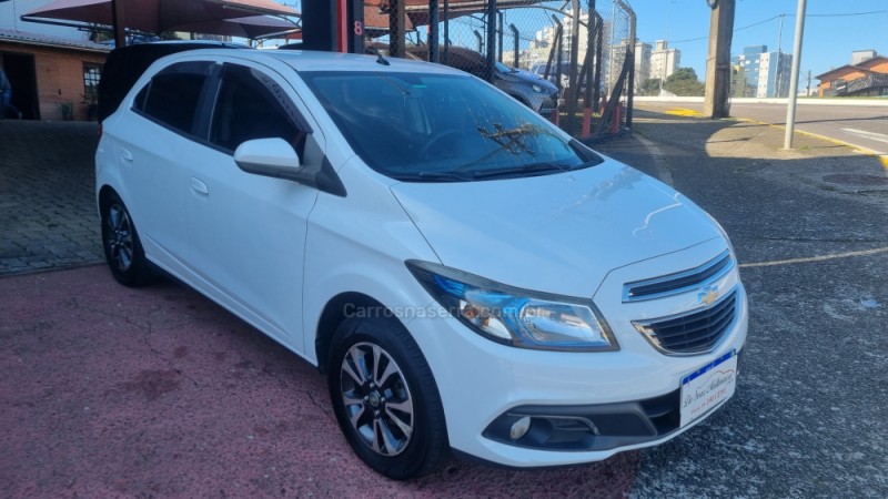 ONIX 1.4 MPFI LTZ 8V FLEX 4P MANUAL - 2015 - FARROUPILHA