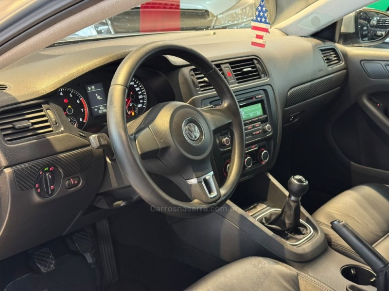 JETTA 2.0 COMFORTLINE FLEX 4P MANUAL - 2012 - CAXIAS DO SUL