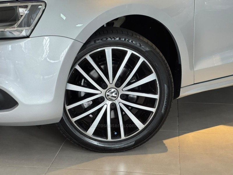 JETTA 2.0 COMFORTLINE FLEX 4P MANUAL - 2012 - CAXIAS DO SUL