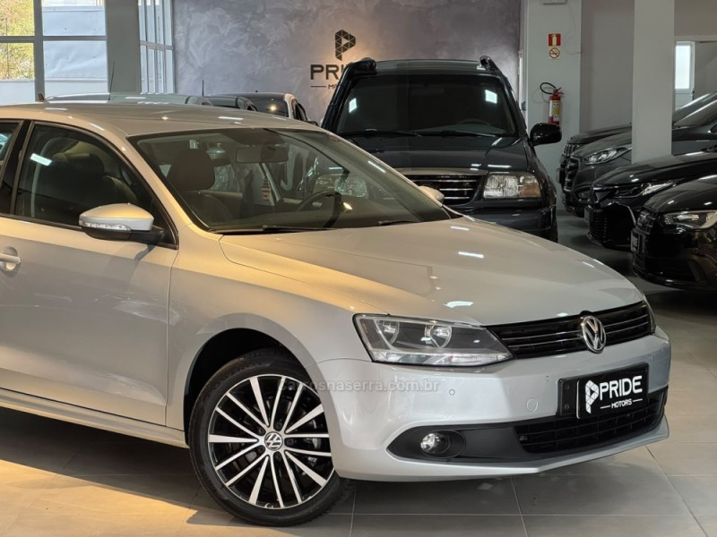 JETTA 2.0 COMFORTLINE FLEX 4P MANUAL - 2012 - CAXIAS DO SUL