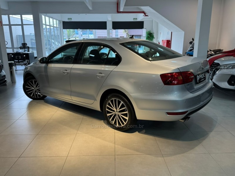 JETTA 2.0 COMFORTLINE FLEX 4P MANUAL - 2012 - CAXIAS DO SUL