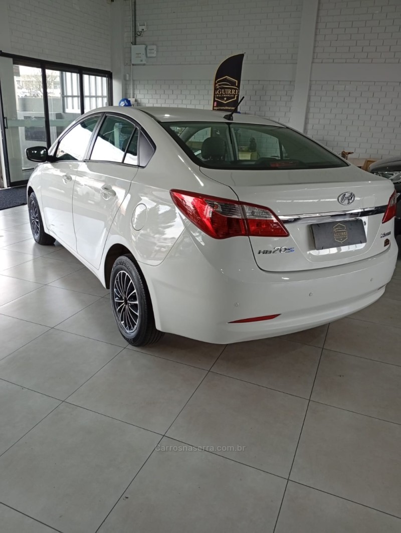 HB20S 1.6 COMFORT PLUS 16V FLEX 4P MANUAL - 2015 - PASSO FUNDO