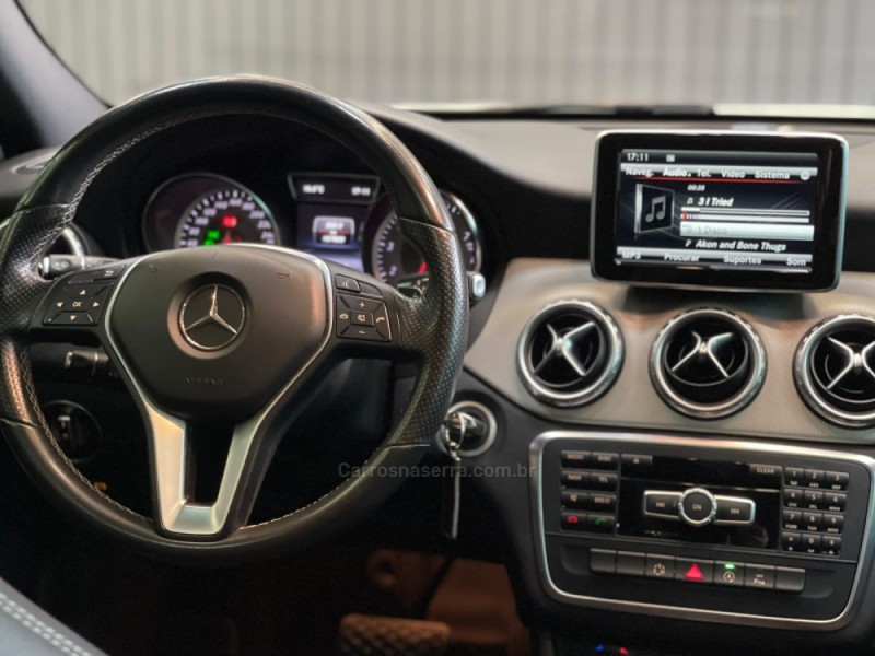 GLA 250 2.0 16V TURBO GASOLINA VISION 4P AUTOMÁTICO - 2015 - DOIS IRMãOS