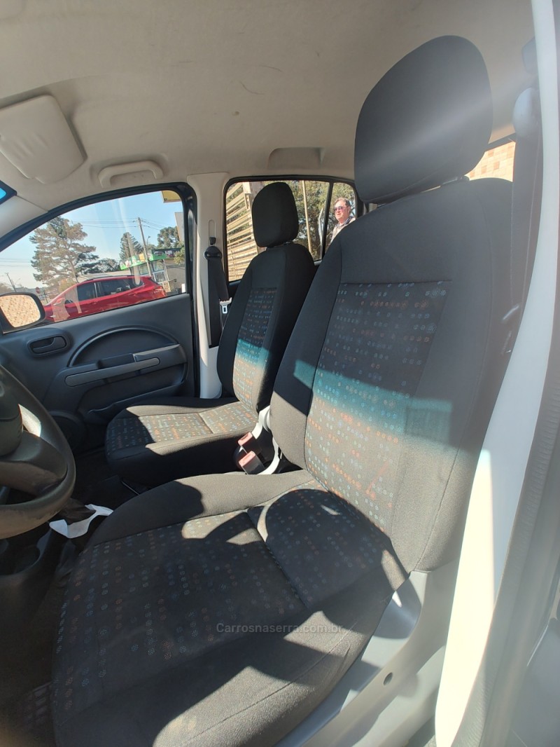 UNO 1.0 VIVACE 8V FLEX 4P MANUAL - 2014 - CANELA