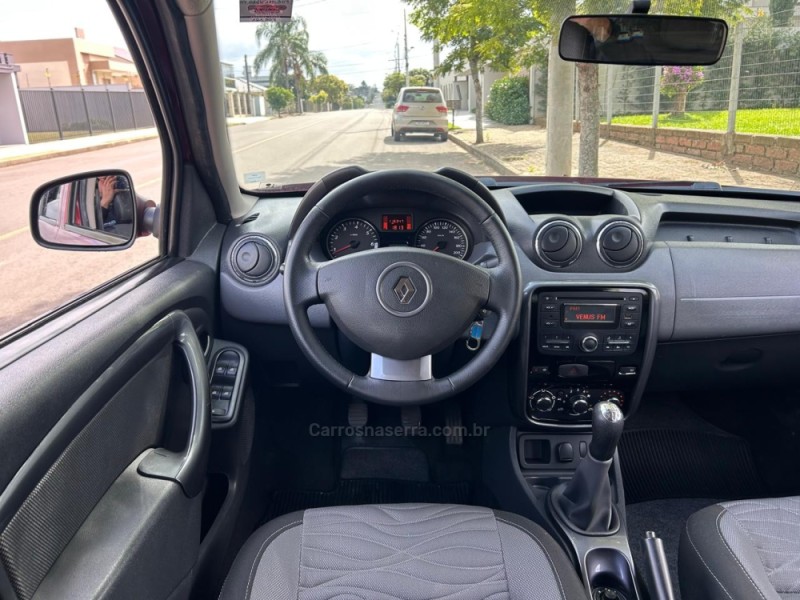 DUSTER 1.6 DYNAMIQUE 4X2 16V FLEX 4P MANUAL - 2013 - VENâNCIO AIRES