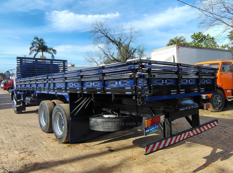 1513  - 1982 - PORTãO