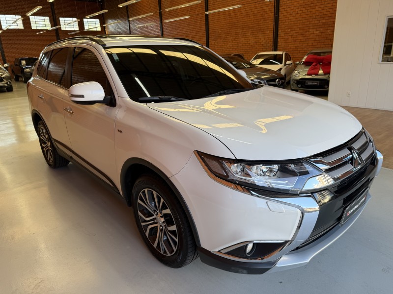 OUTLANDER 3.0 GT 4X4 V6 24V GASOLINA 4P AUTOMÁTICO - 2016 - BENTO GONçALVES